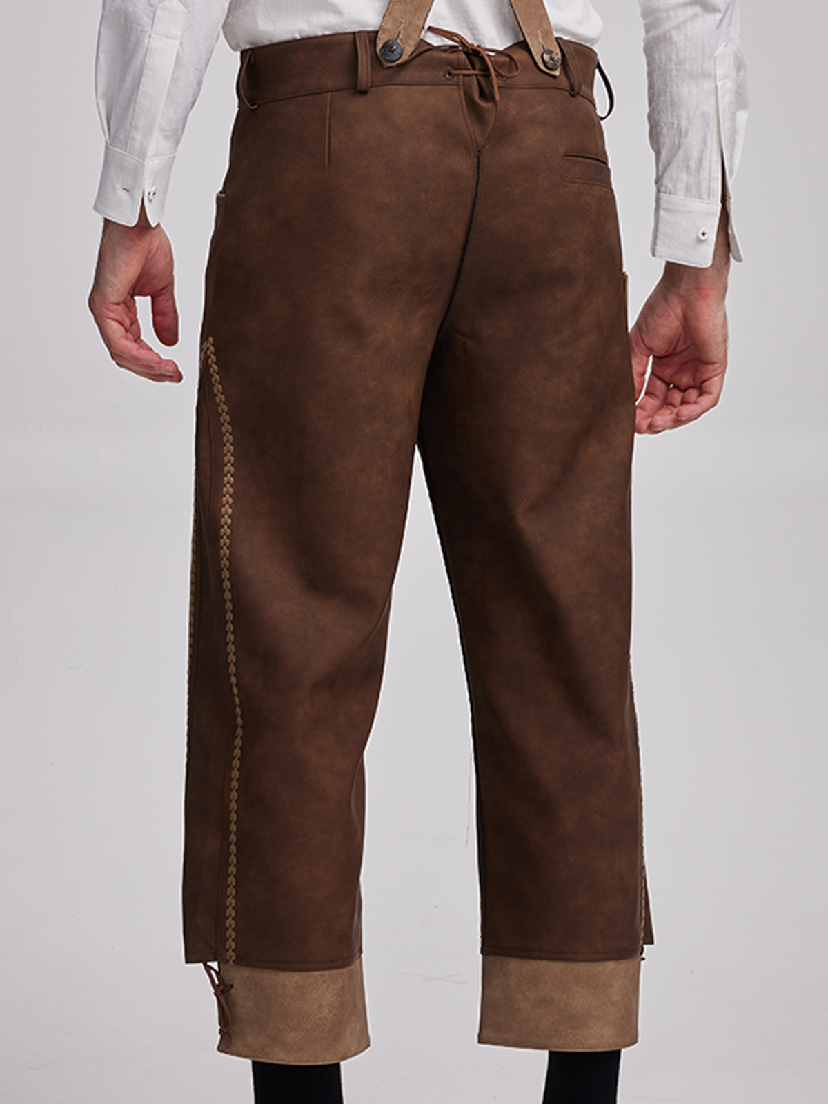 Dirndl mit Lederhose Kombination