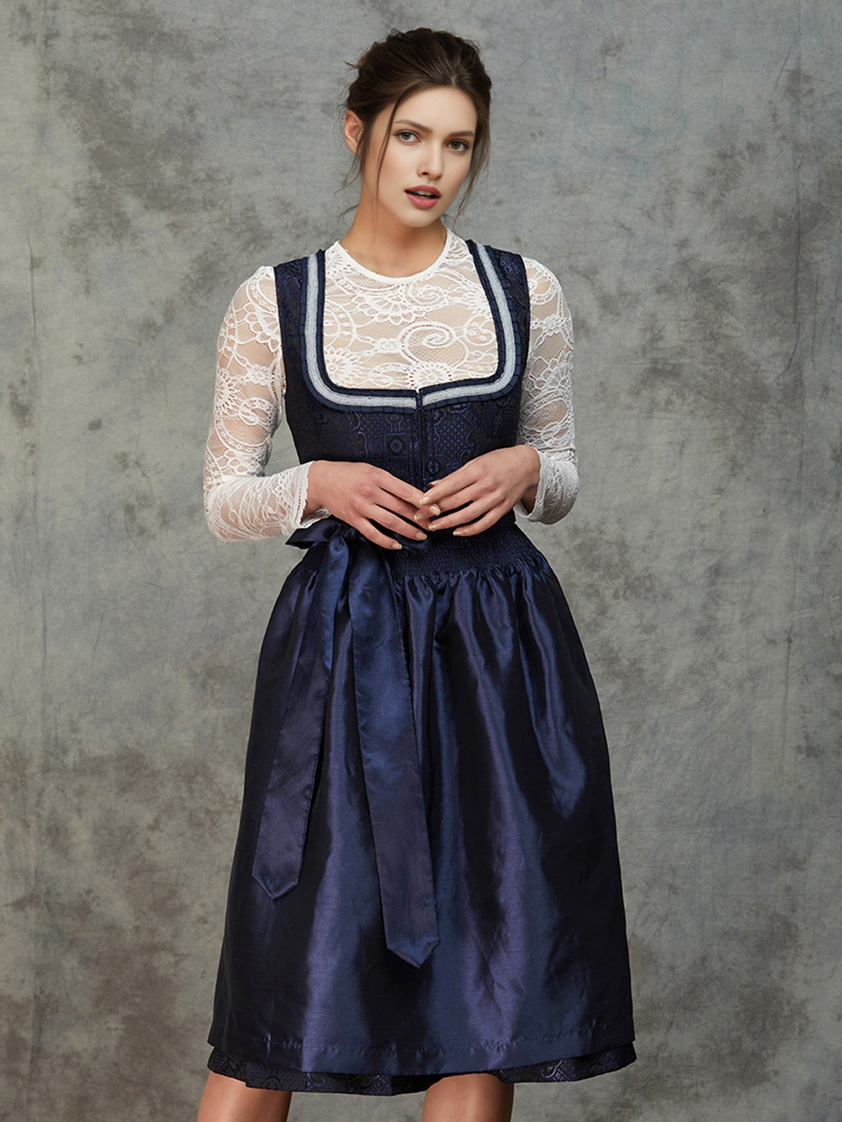 Dirndl Blau mit modernem Styling