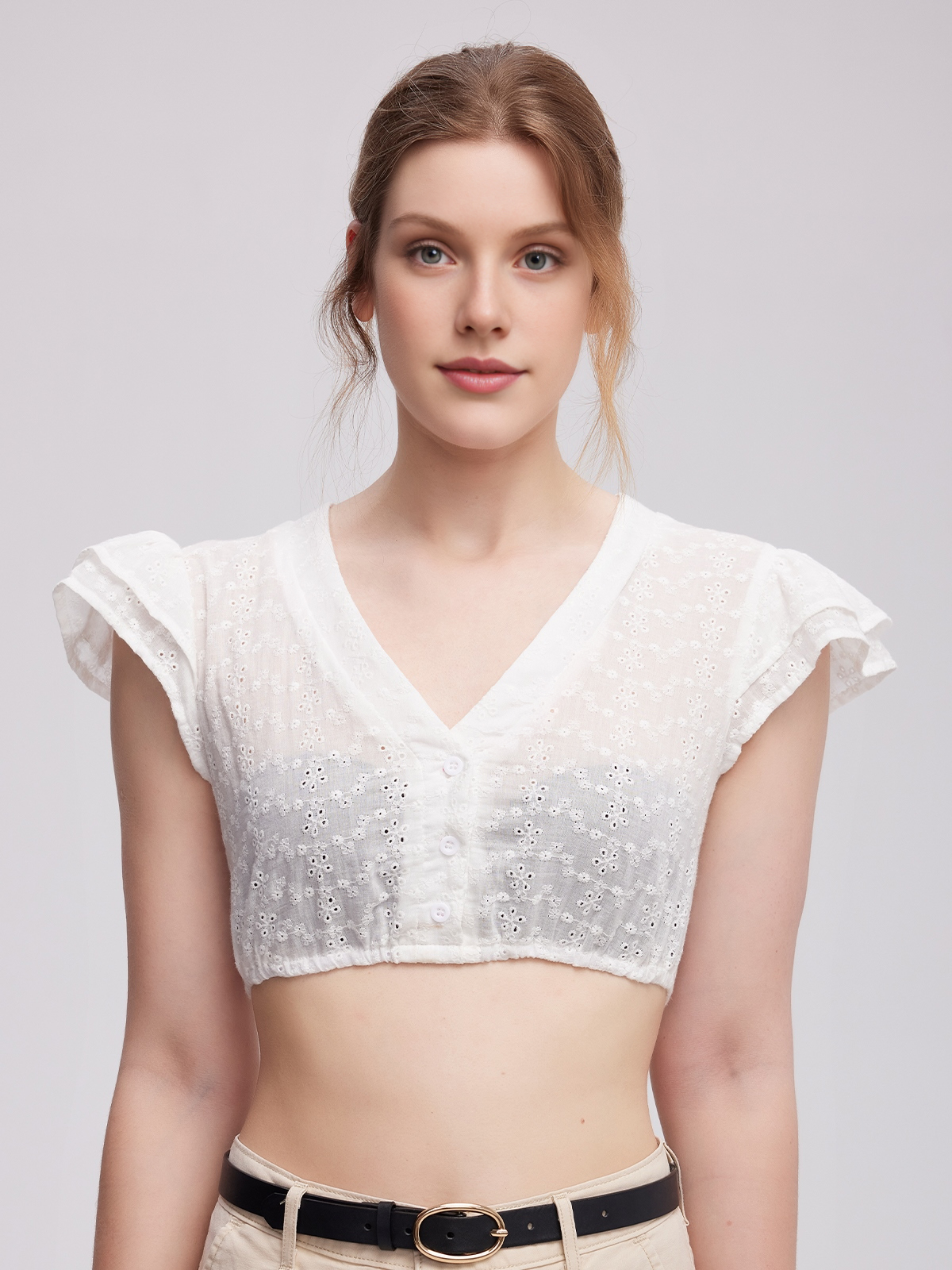 Spitzen Dirndlbluse in Weiß mit romantischen Details