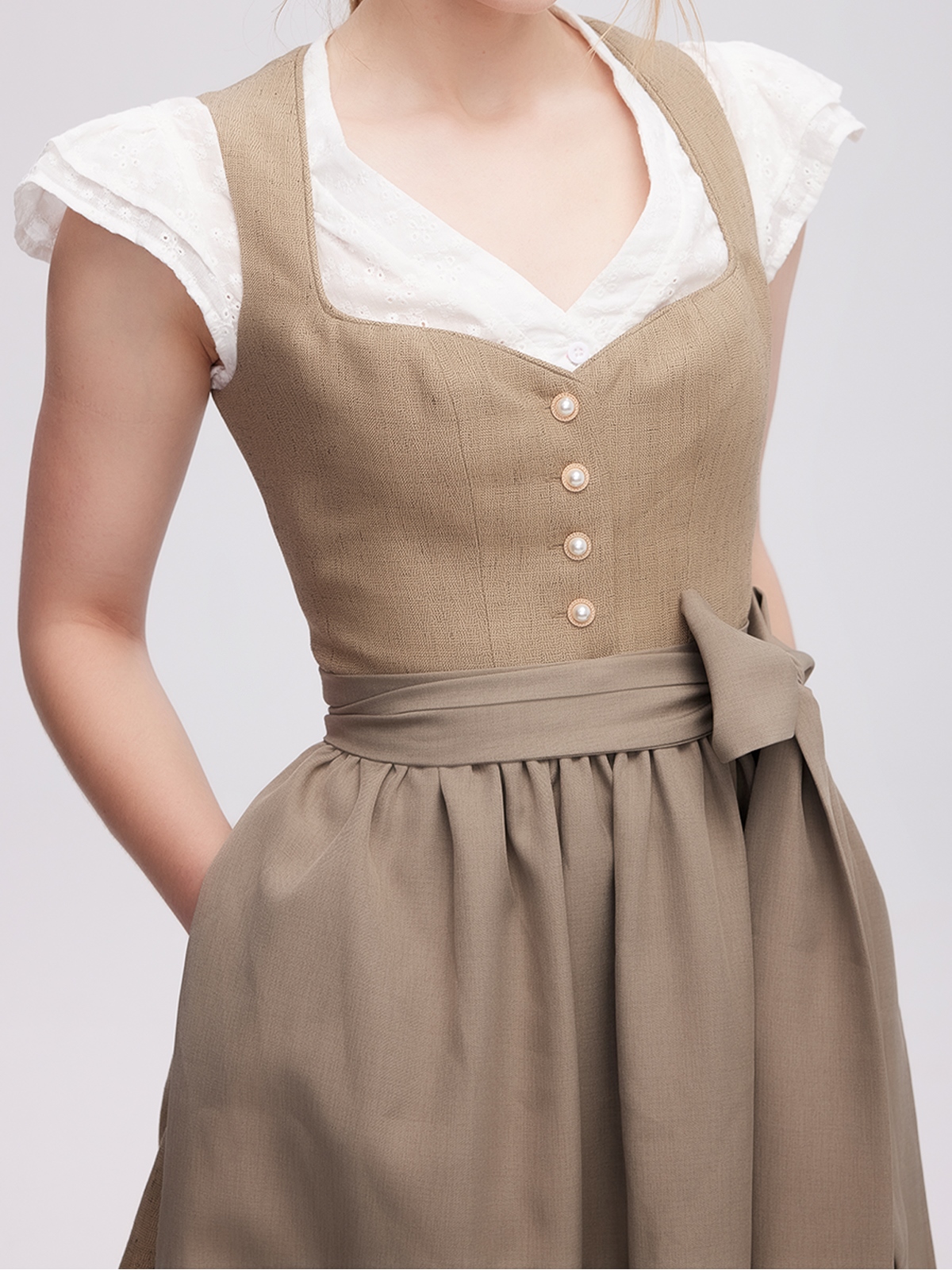 Dirndl Bordeaux Rot – Eleganz in tiefem Rot
