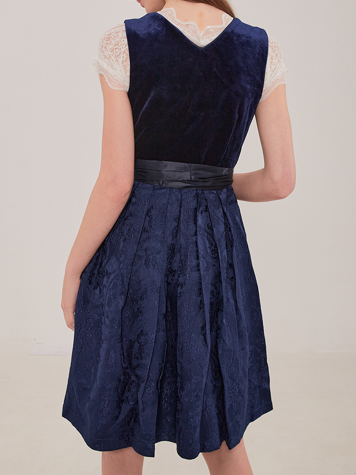 Traditionelles Dirndl in Blau von Ja Mei
