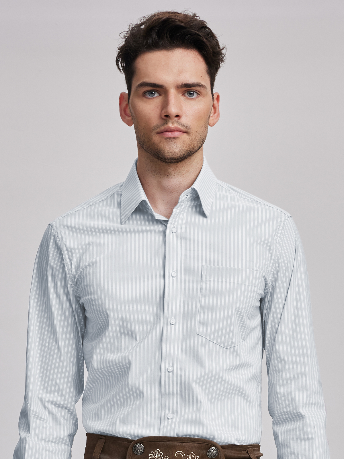 Moderne Langarm-Dirndlbluse in Grau