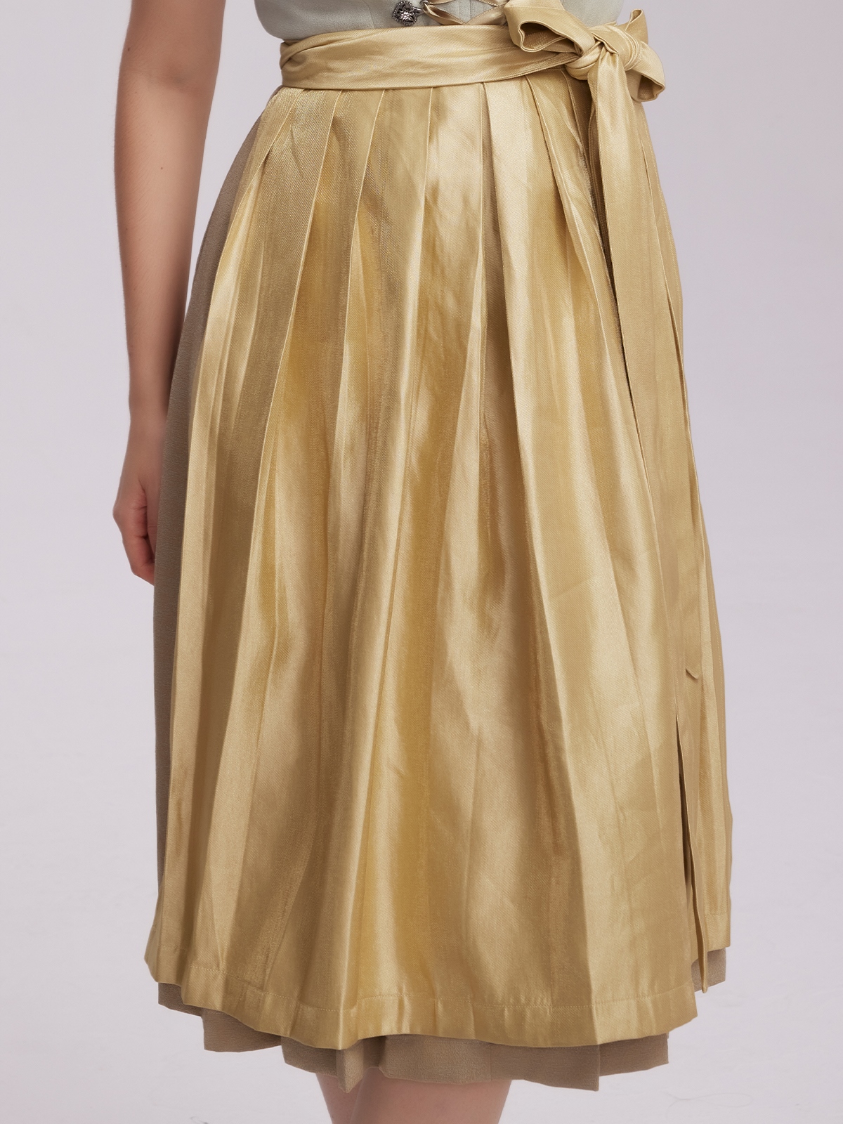 Ehreer Dirndl in Grün – Eleganz trifft Tradition