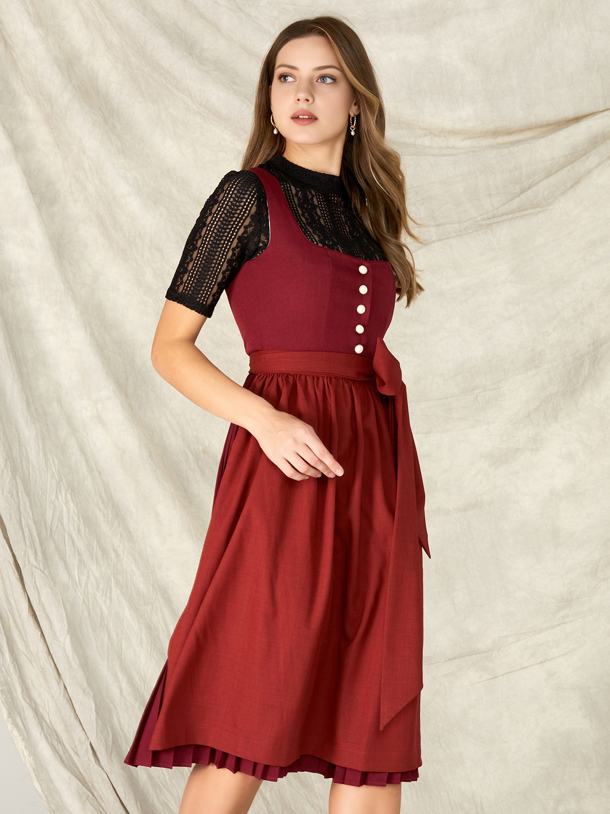 Kurze Bluse mit Dirndl