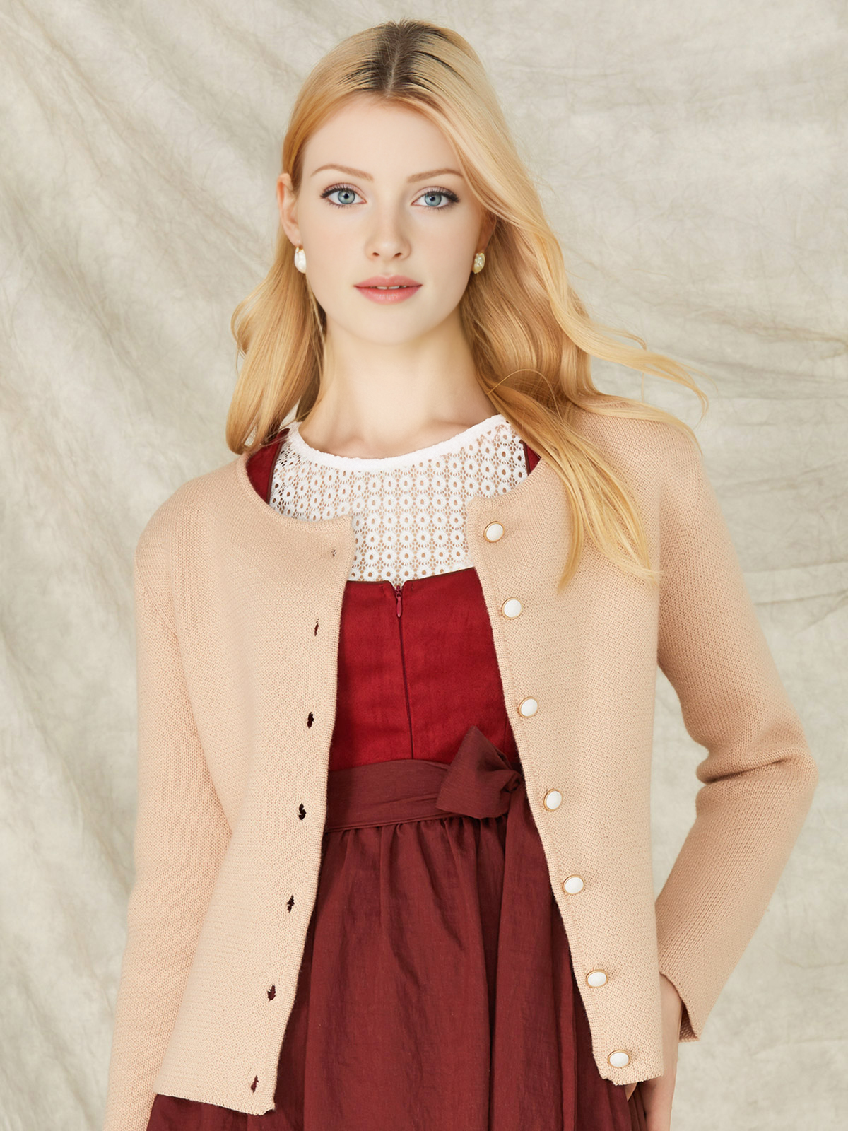 Elegantes braunes Dirndl