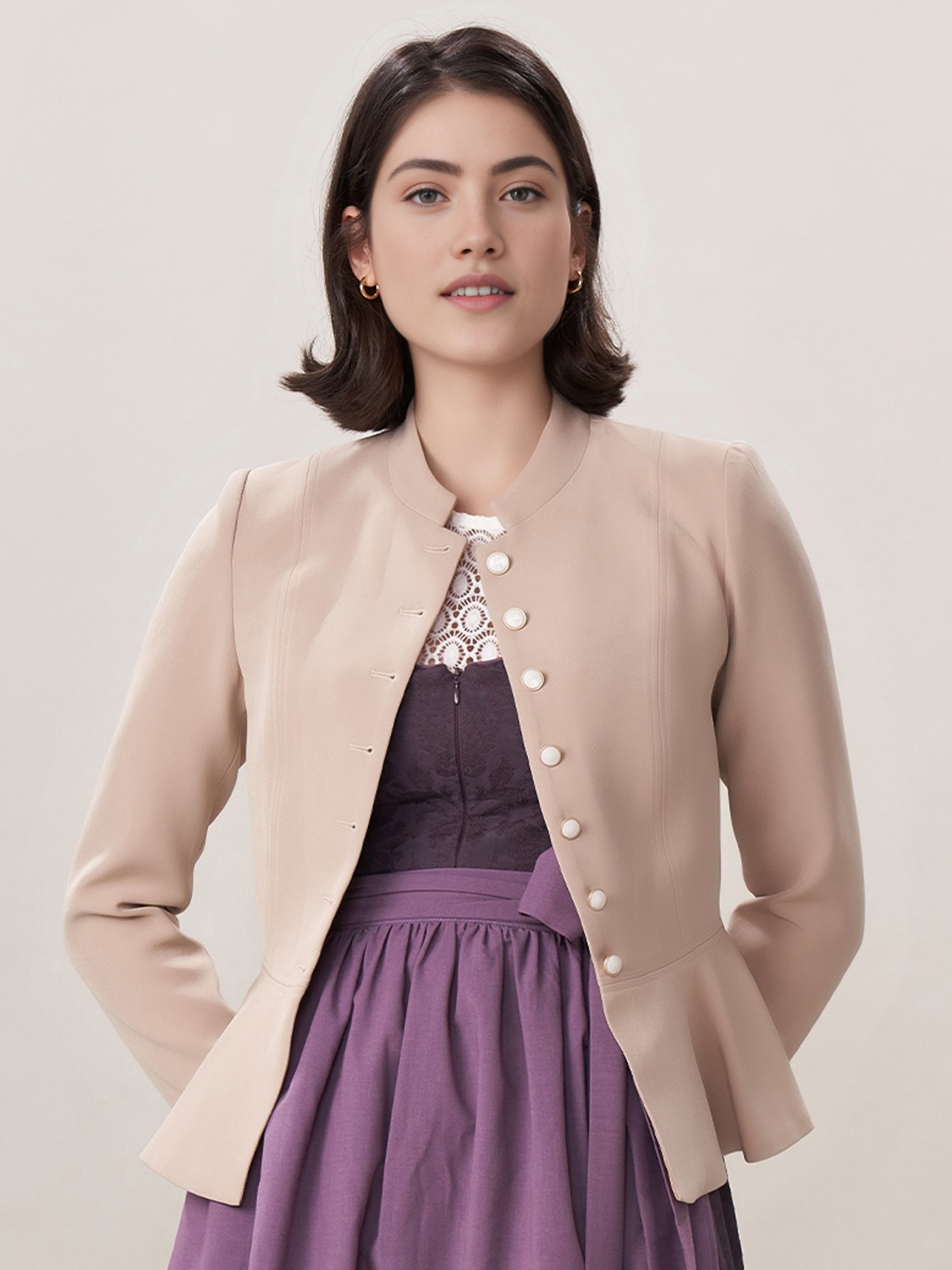 Modernes Dirndl mit Brauner Jacke