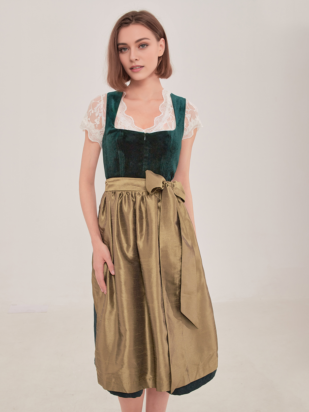 Modernes Dirndl in Grün