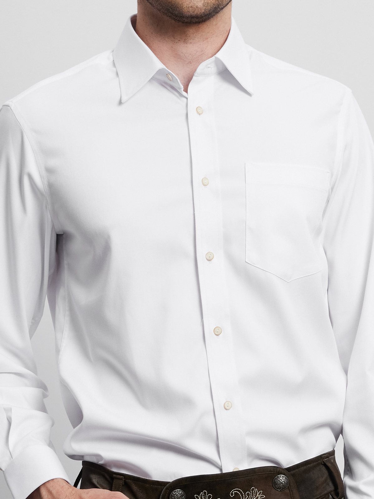 Moderne Dirndlbluse in schwarz mit schlichtem Design