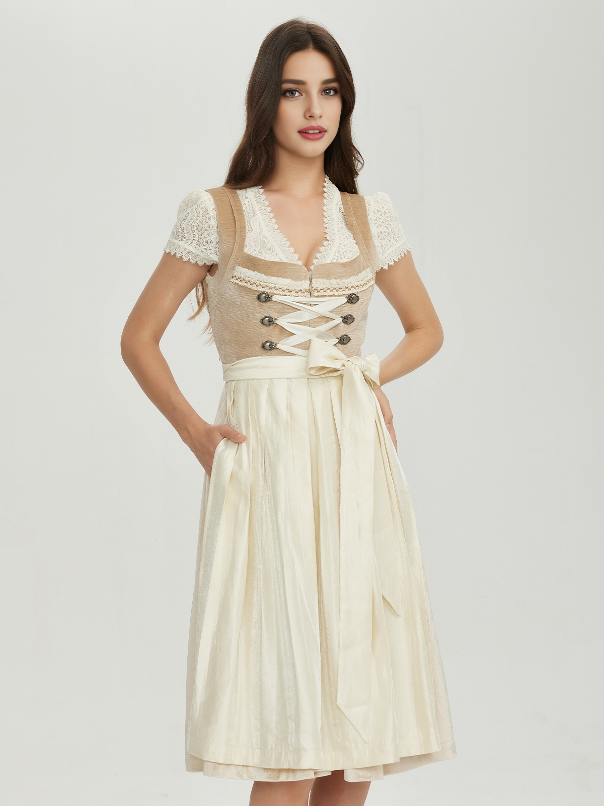 Modernes braunes Dirndl mit raffiniertem Schnitt
