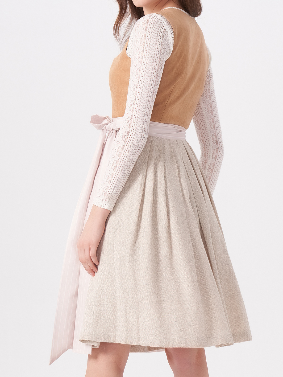 Traditionelles Ehreer Dirndl in Braun