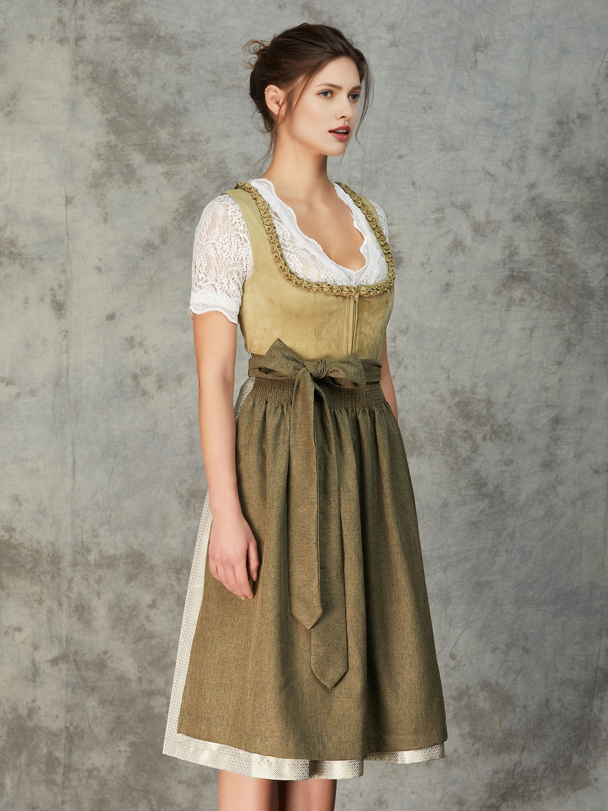 Modernes Dirndl in Grün mit frischem Design