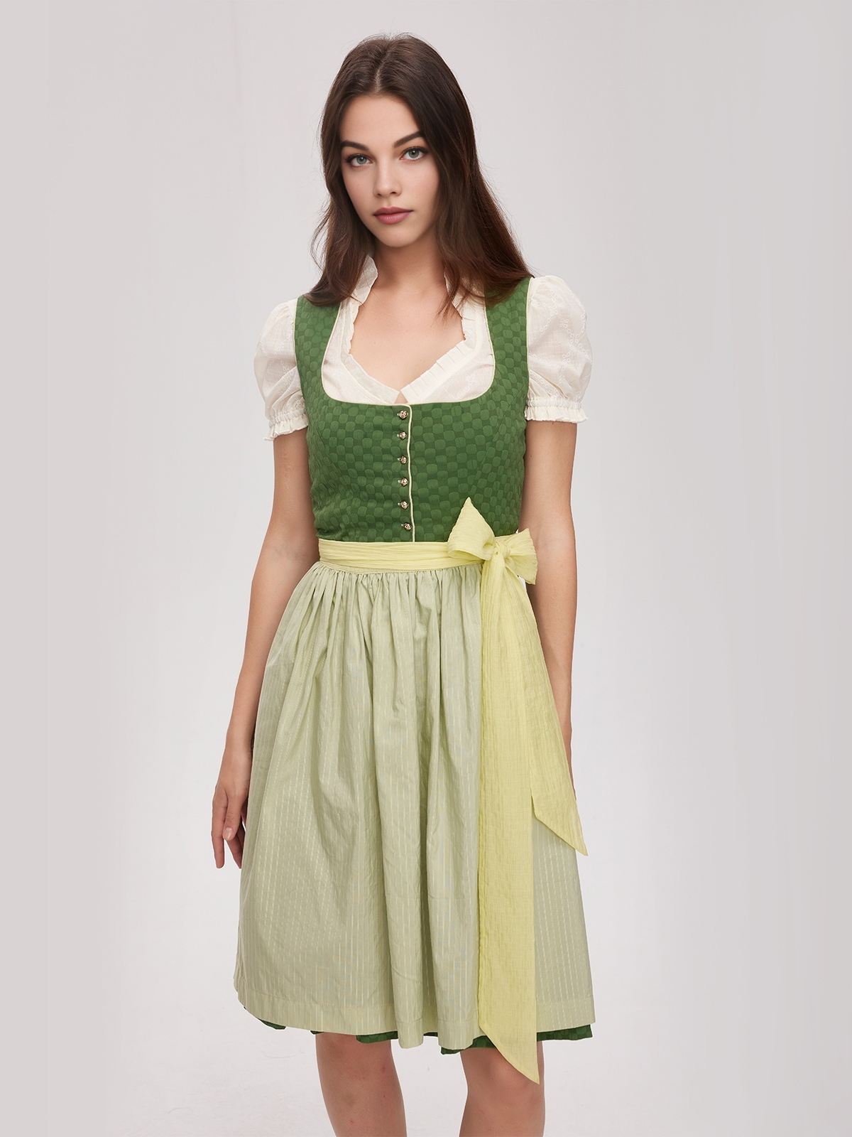 Dirndl in Grün – perfekte Passform für jede Figur