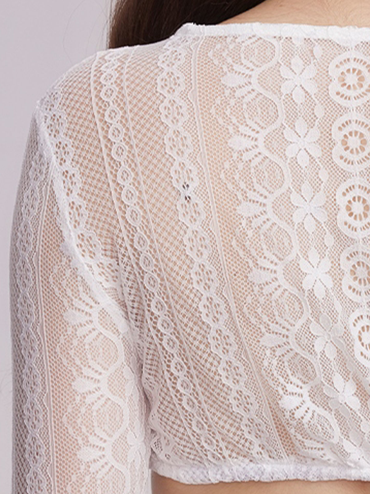 Modernes Dirndl mit eleganter Bluse