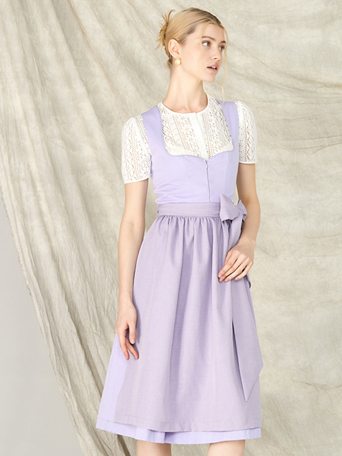 Dirndl in Lila – Eleganz trifft Moderne