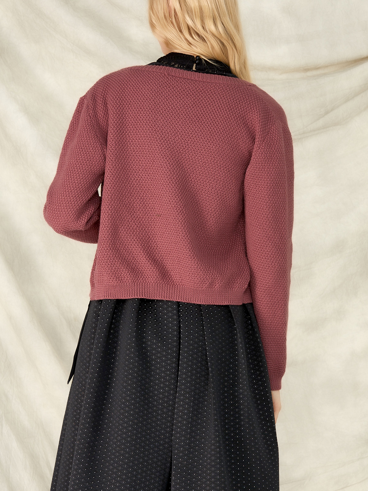 Modernes Braun Dirndl mit eleganter Silhouette