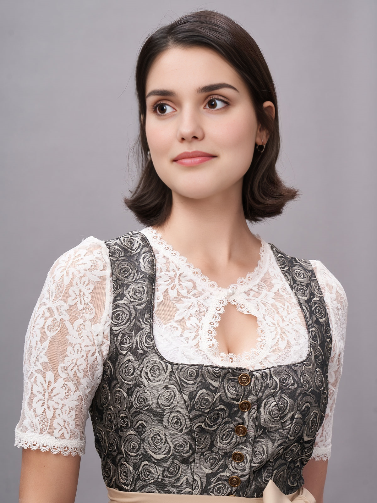 Modernes Dirndl Salbeigrün in urbanem Setting