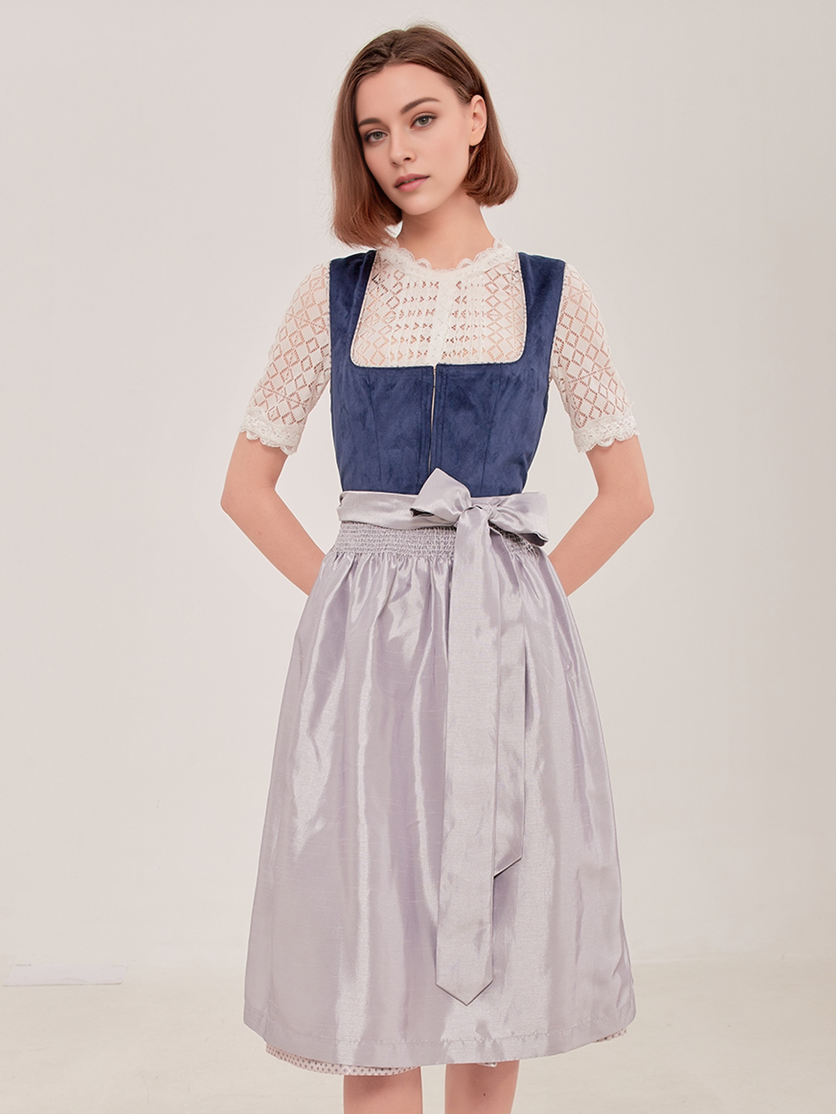 Modernes Mini Dirndl Grün