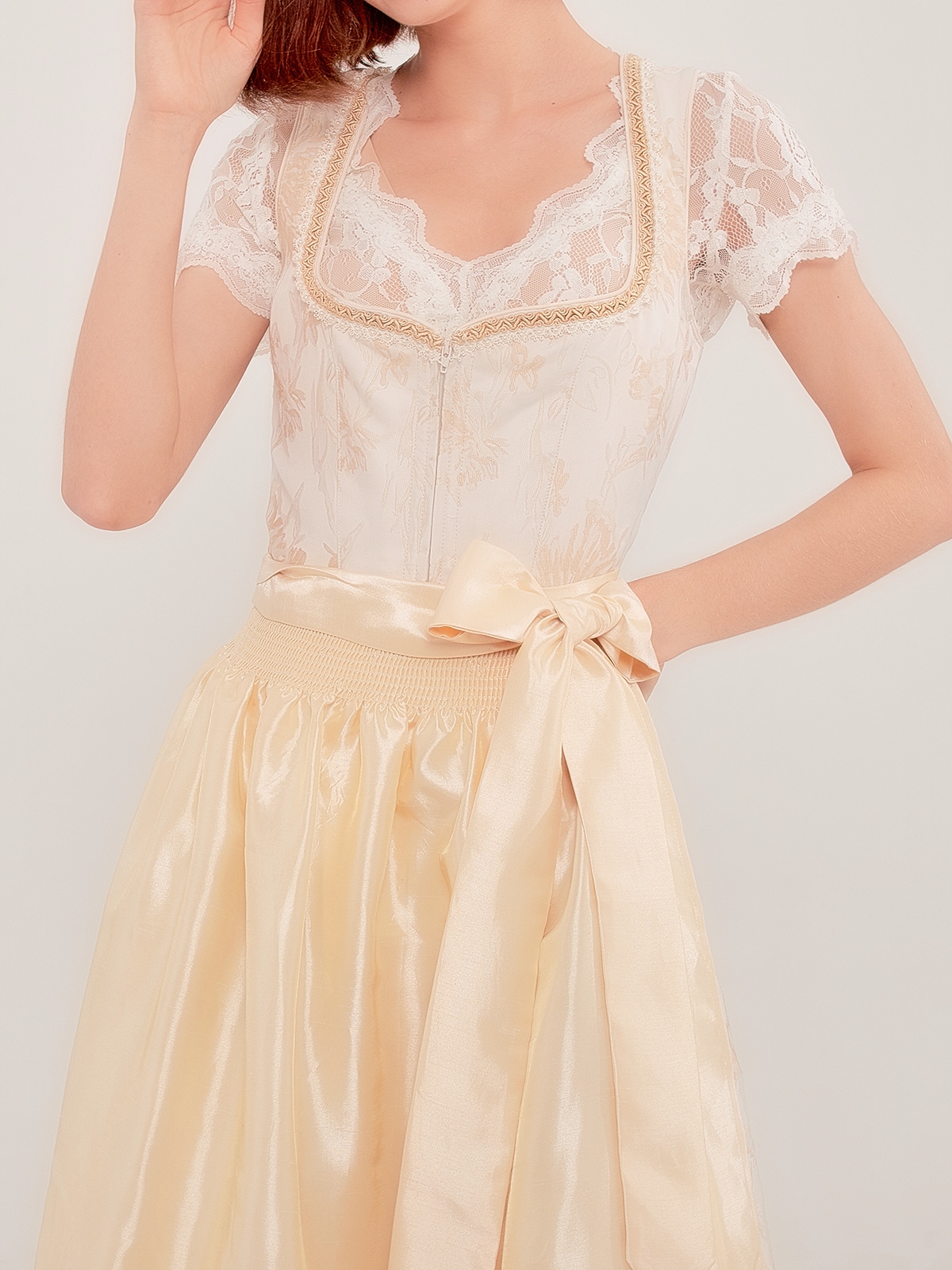 Beiges Dirndl in eleganter Ausführung