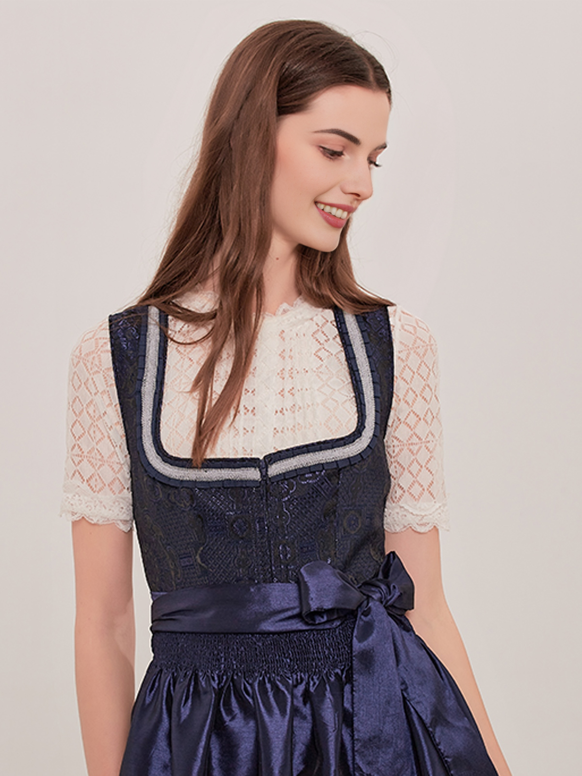 Dirndl mit Reißverschluss vorne in Blau