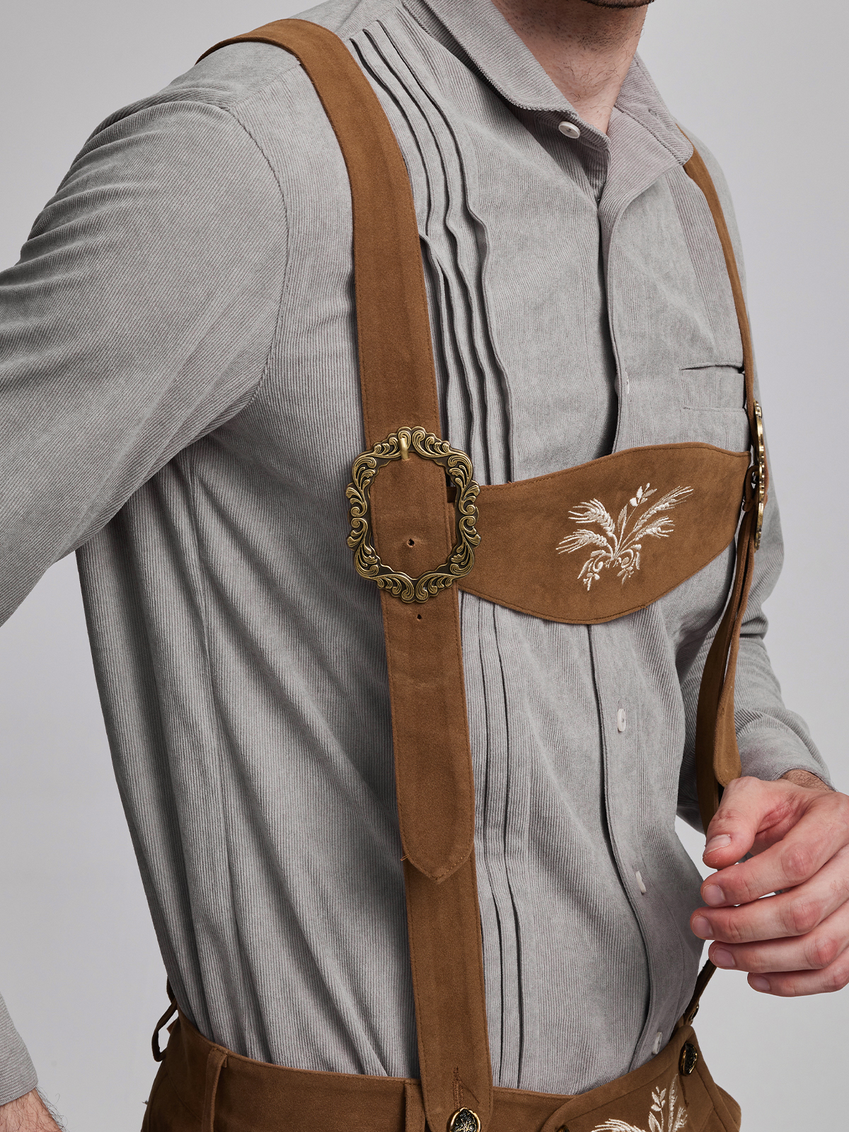 Moderne Dirndl Blusen mit raffiniertem Schnitt