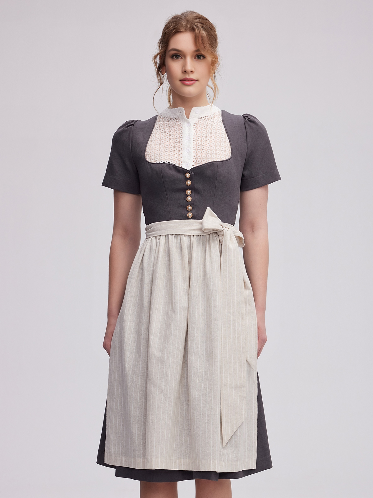 Dirndl in Grau mit schwarz-roten Akzenten