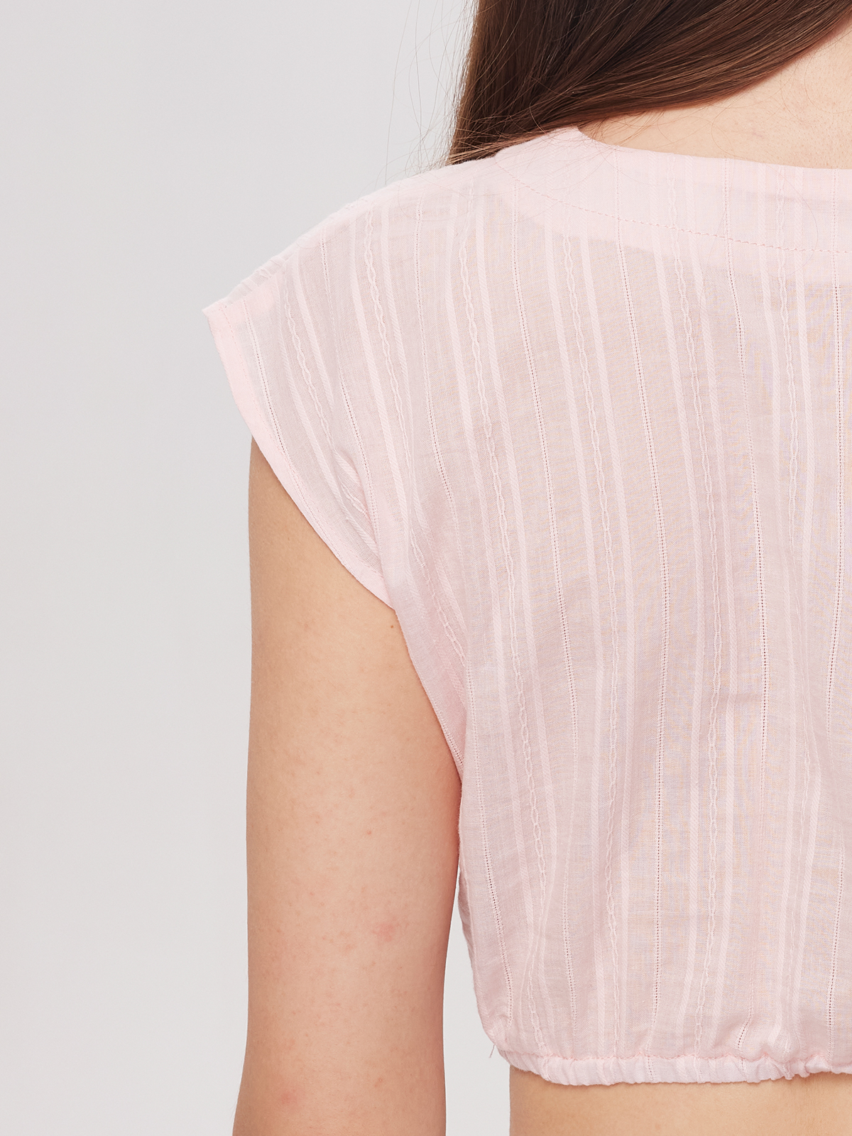 Moderne rosa Dirndl mit femininem Schnitt