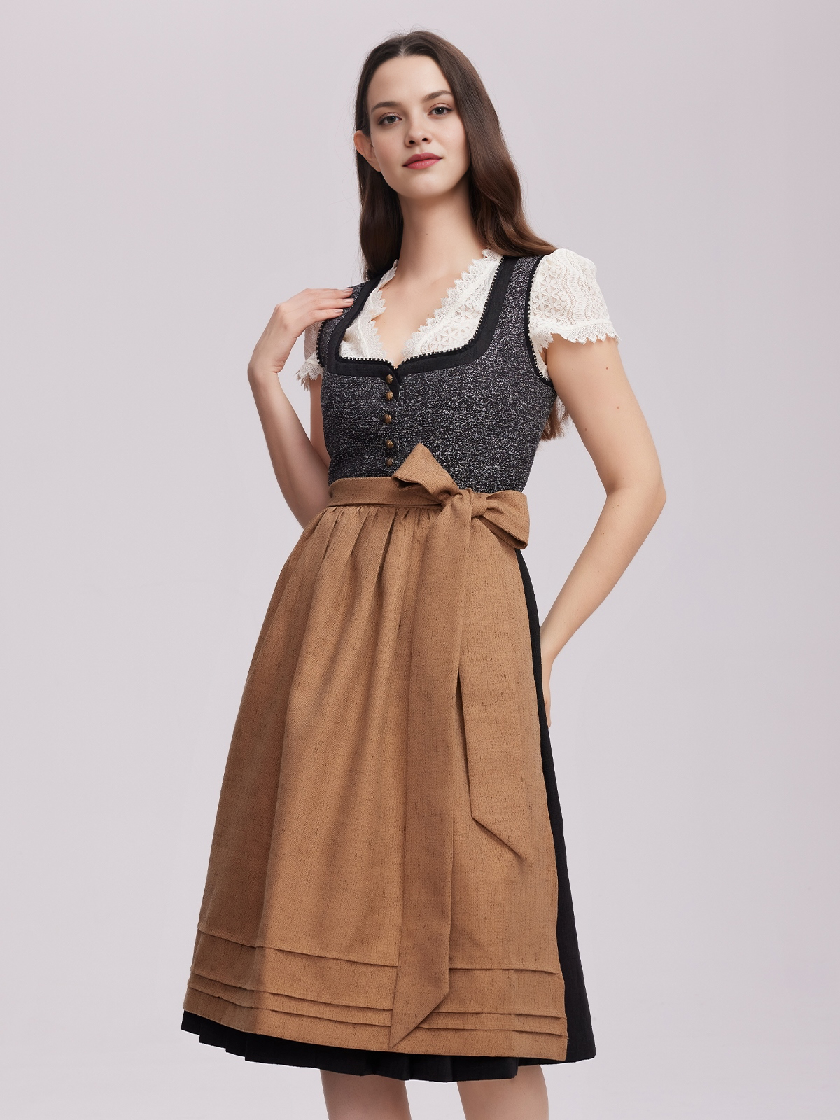 Modernes Dirndl in Schwarz