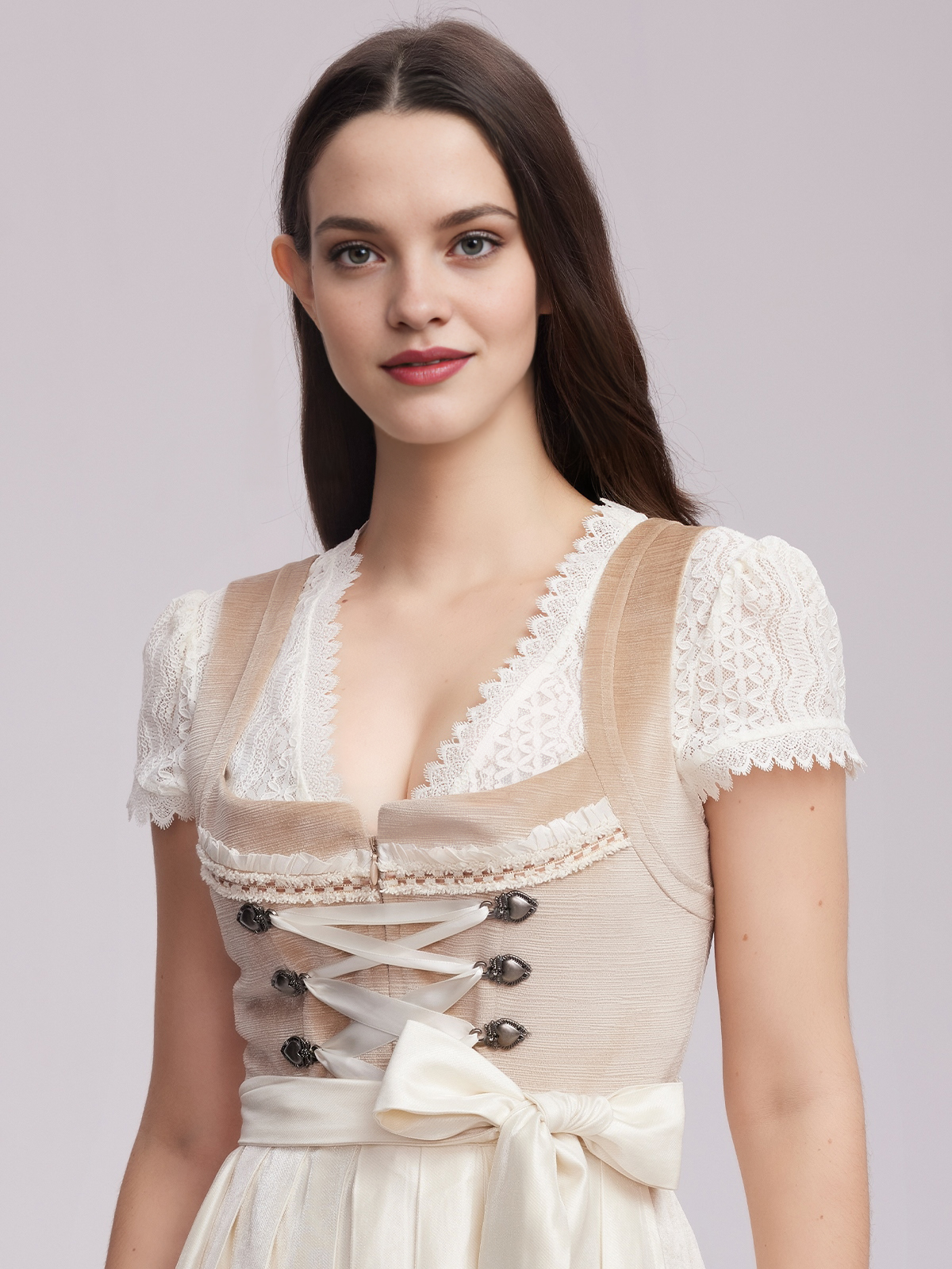 Modernes Dirndl in Braun