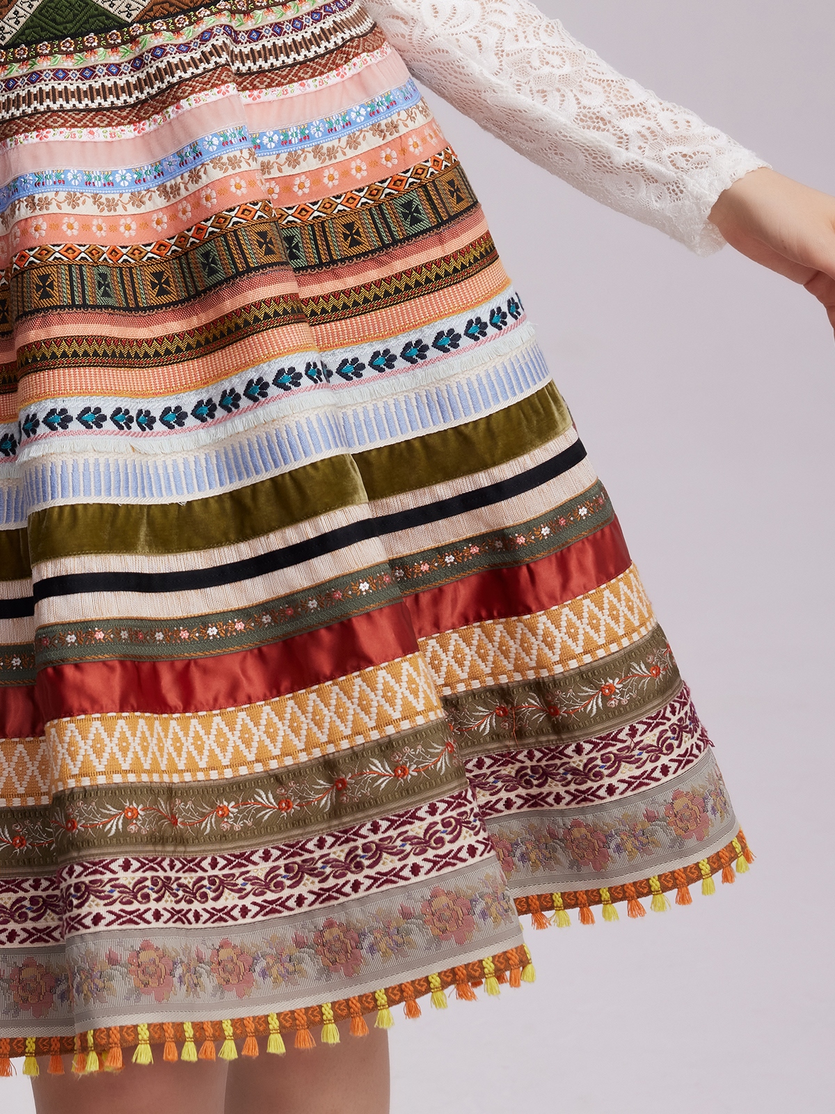 Modernes Dirndl in Braun