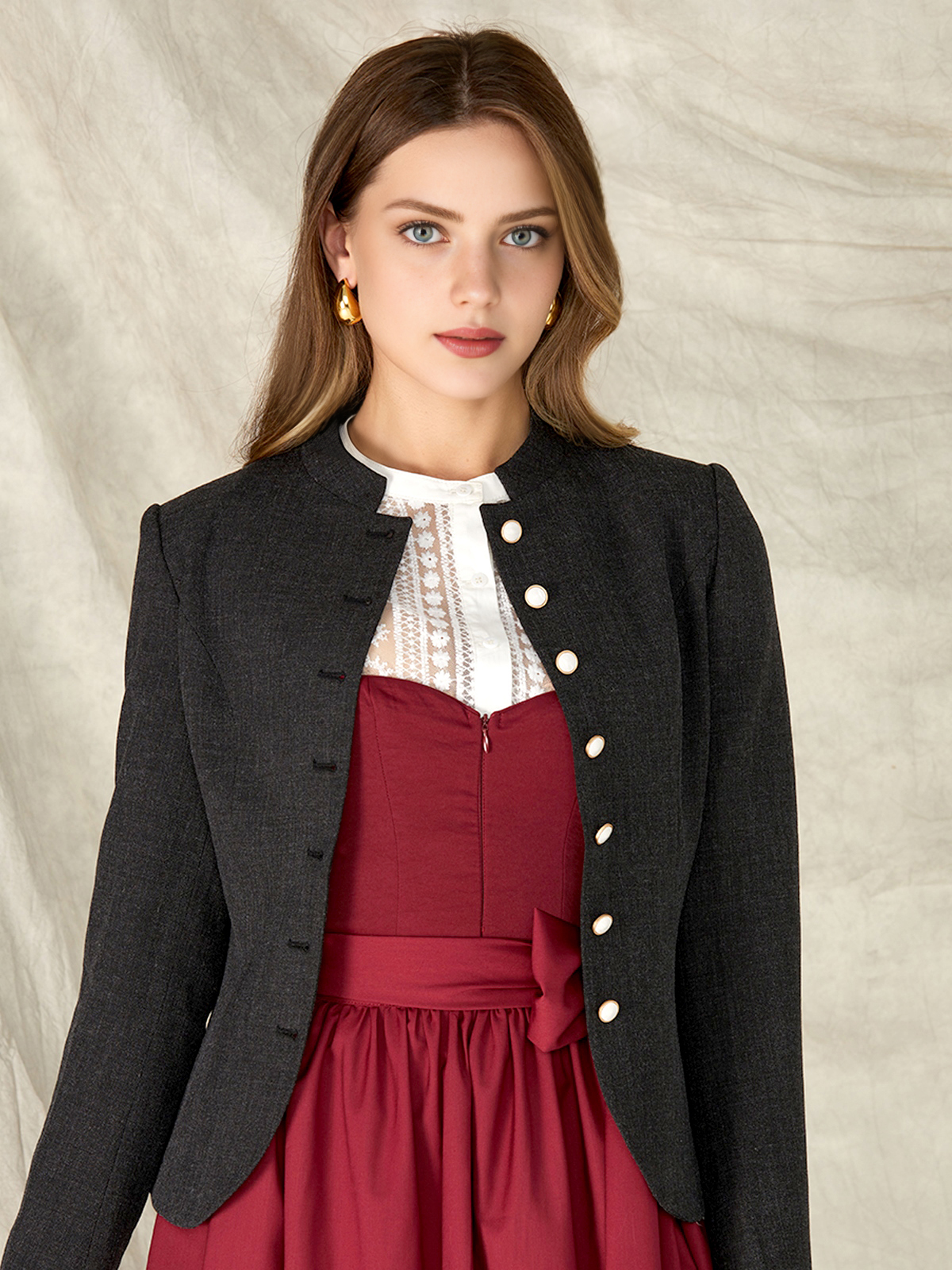 Dirndl aus Samt in Schwarz