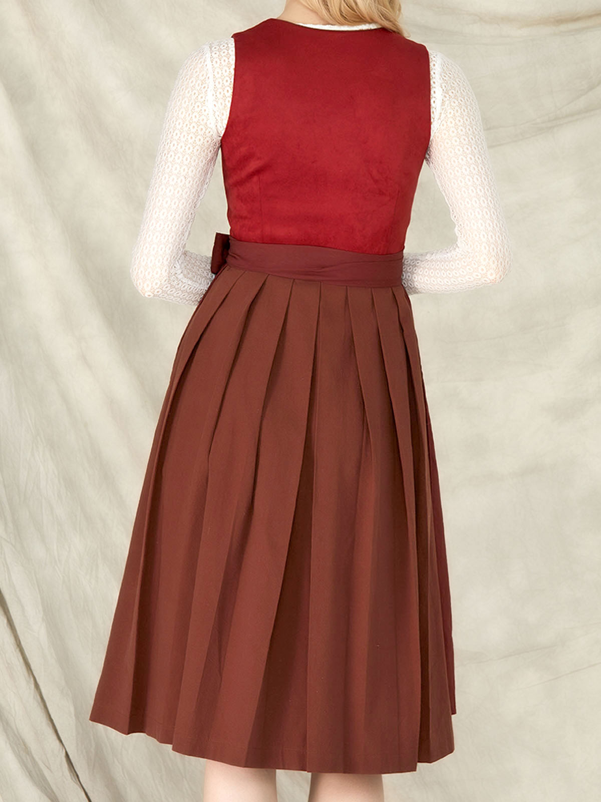 Samt Dirndl Schwarz in eleganter Ausführung