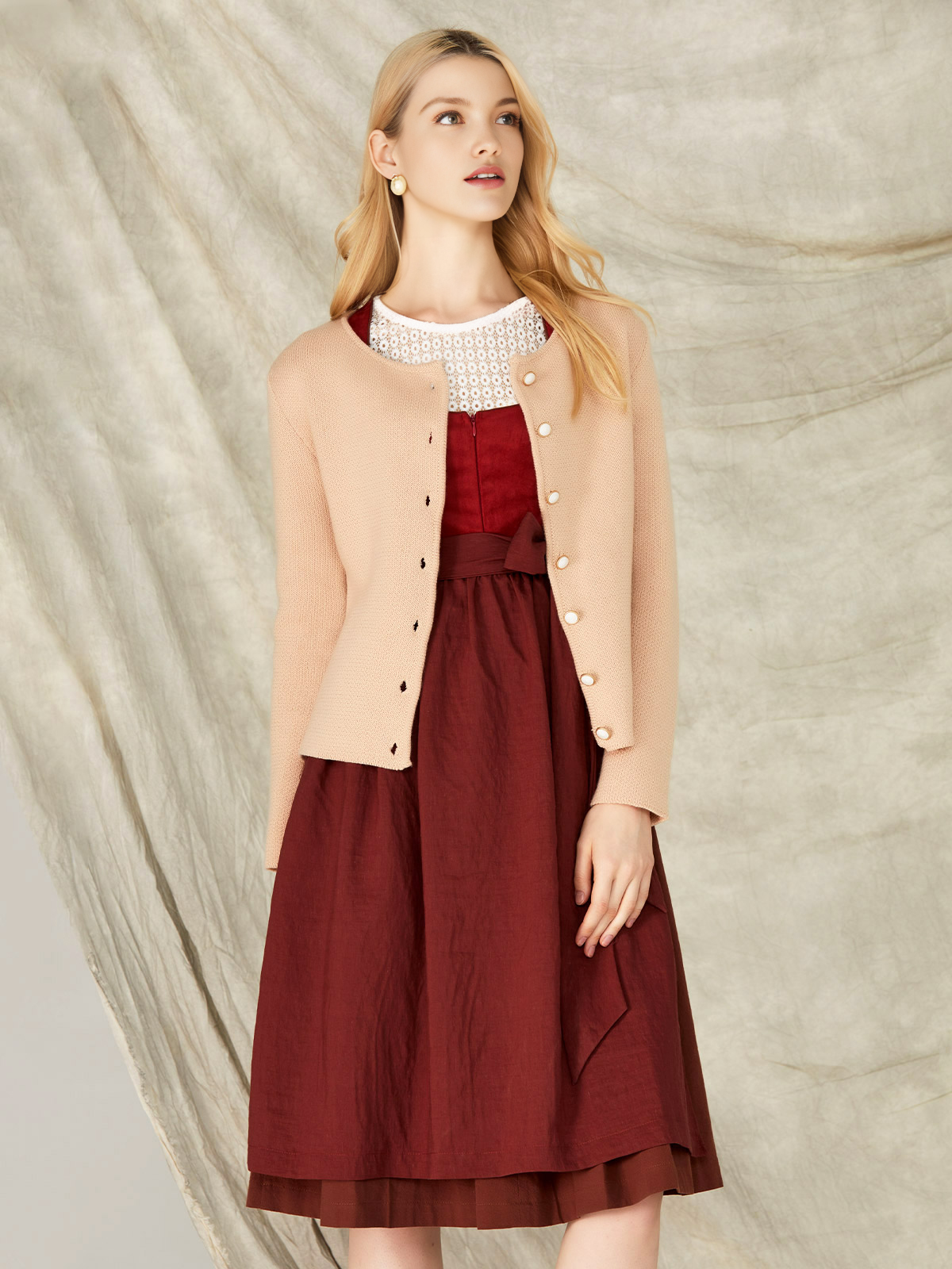 Moderne Dirndlbluse in Braun