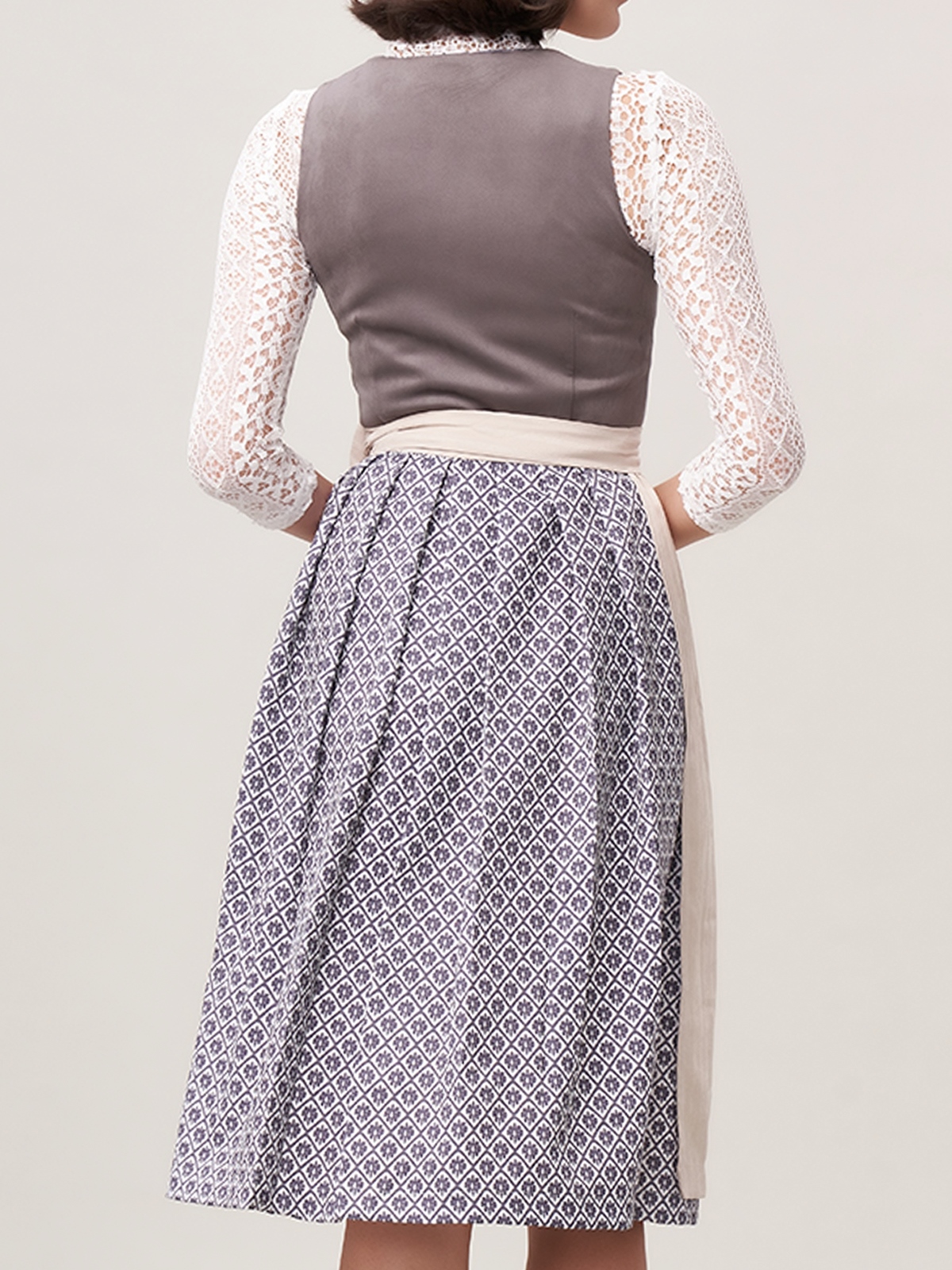 Moderne Dirndl-Kleider in Grau