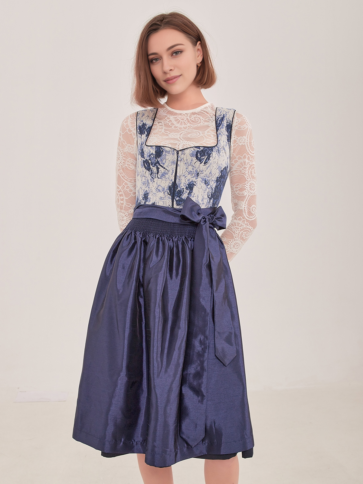 Dirndl in Blau – Inspirierendes Styling