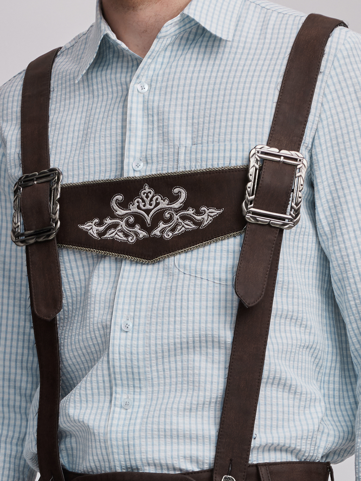Dirndl in Braun mit traditionellem Schnitt