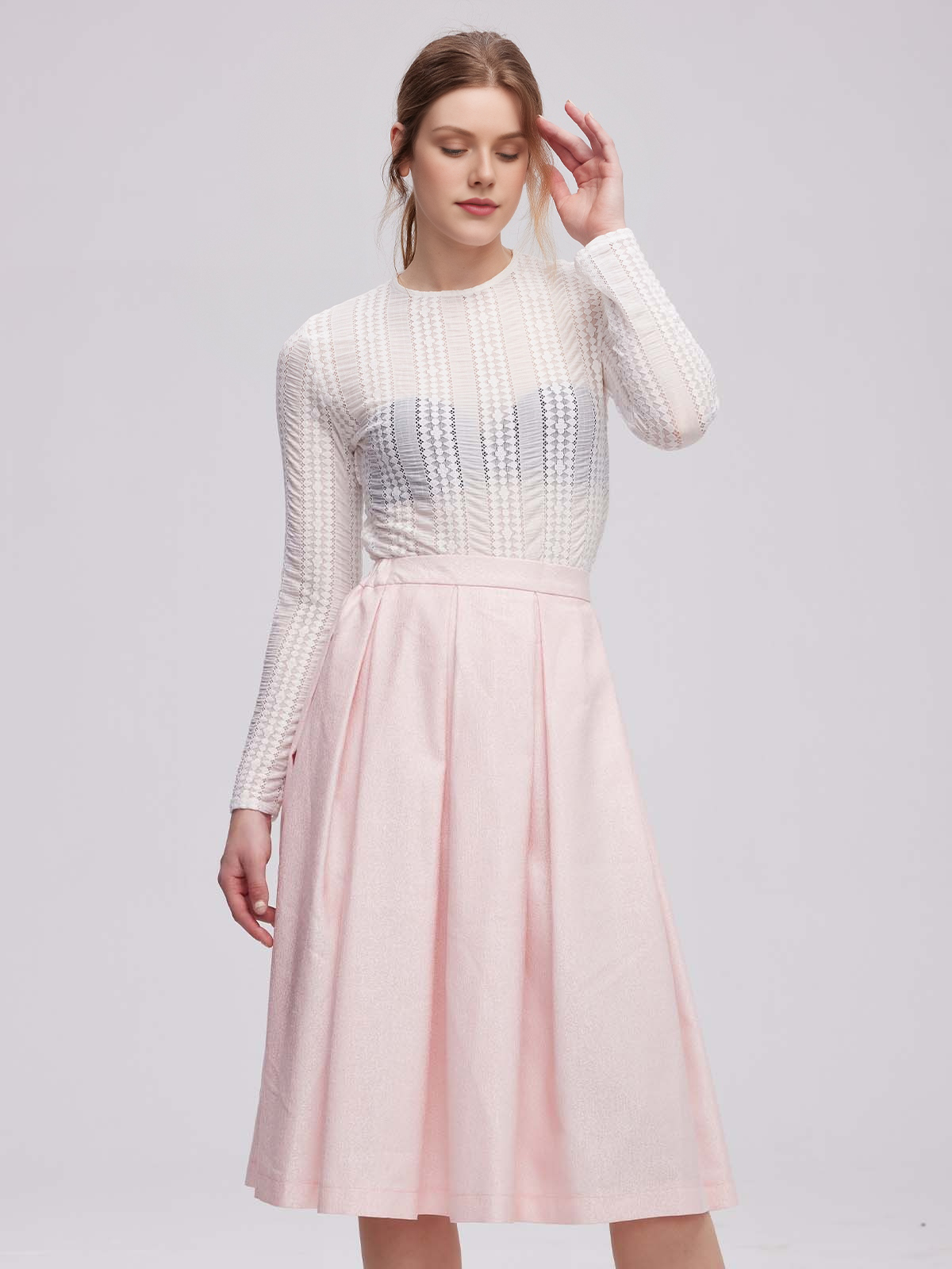 Modernes grün rosa Dirndl mit floralen Details
