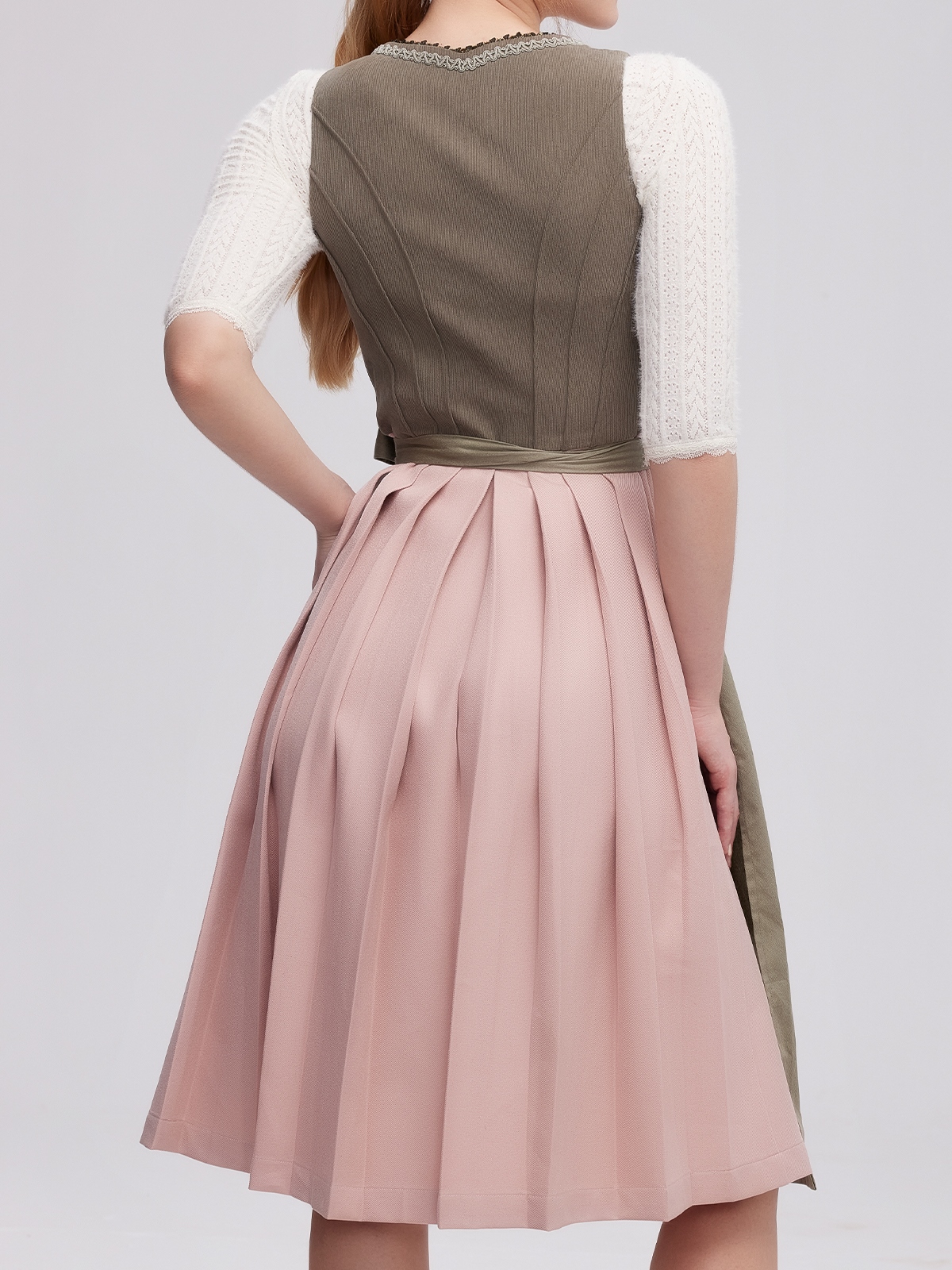 Dirndl in Grün – ein moderner Klassiker