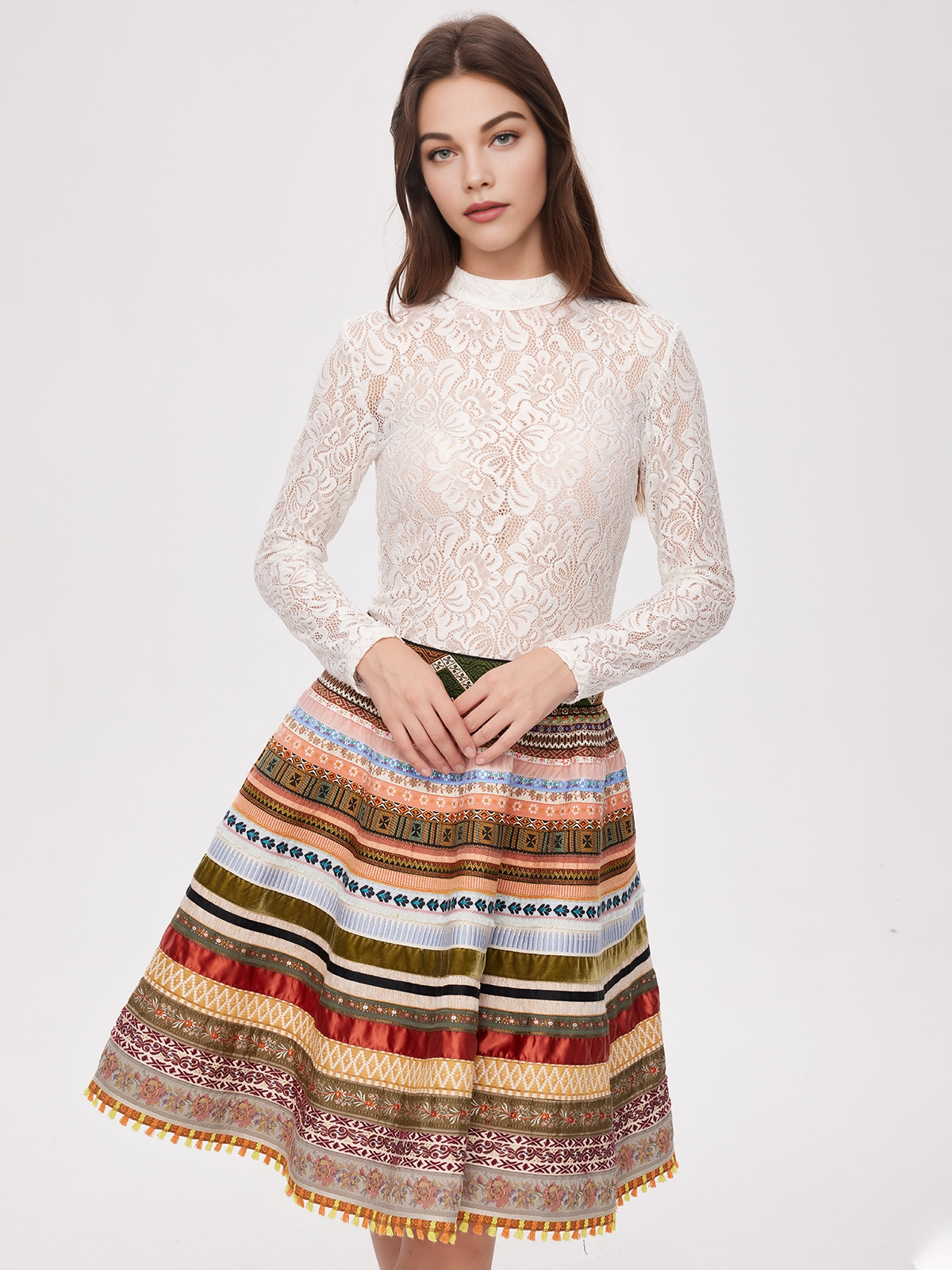 Traditionelle Dirndlbluse langarm hochgeschlossen in eleganter Ausführung