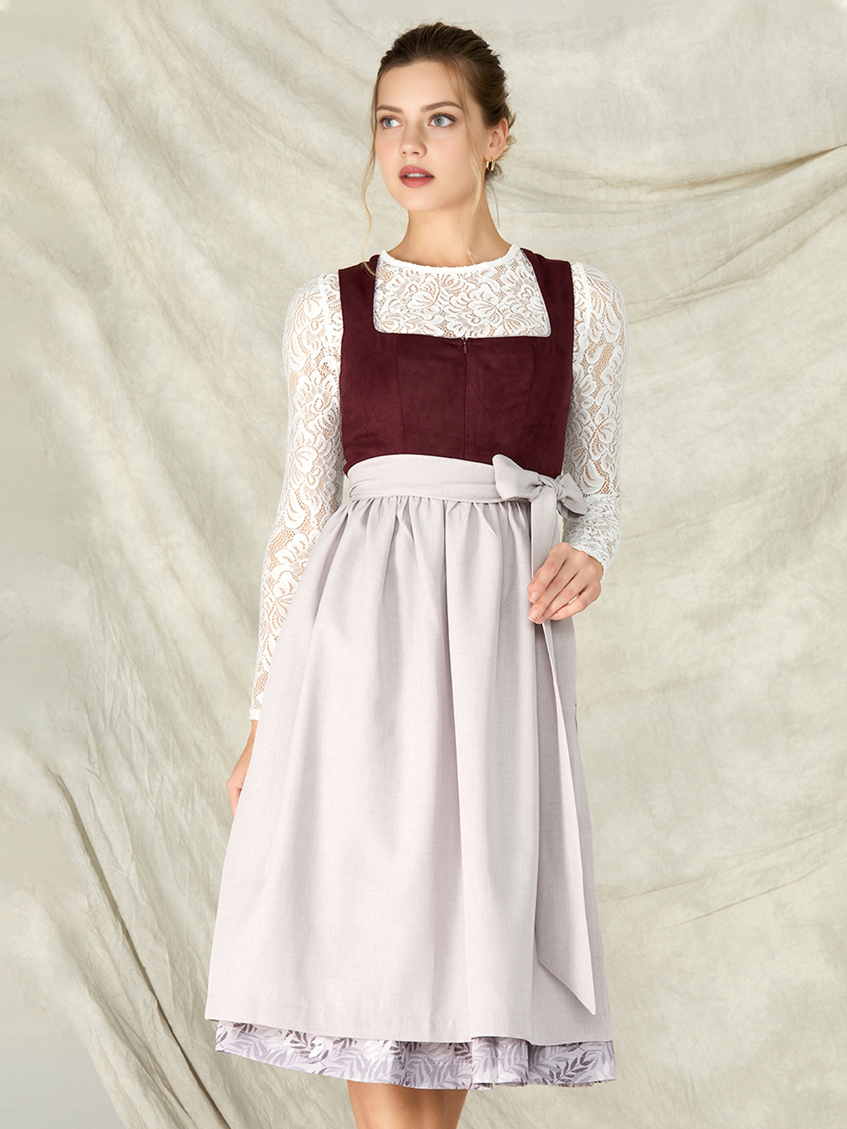 Elegantes lila Dirndl von Ehreer