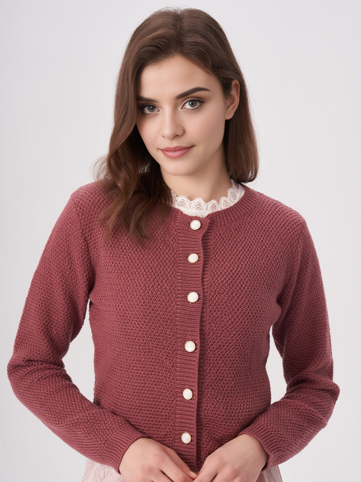 Dunkelblaues Dirndl mit floralen Details