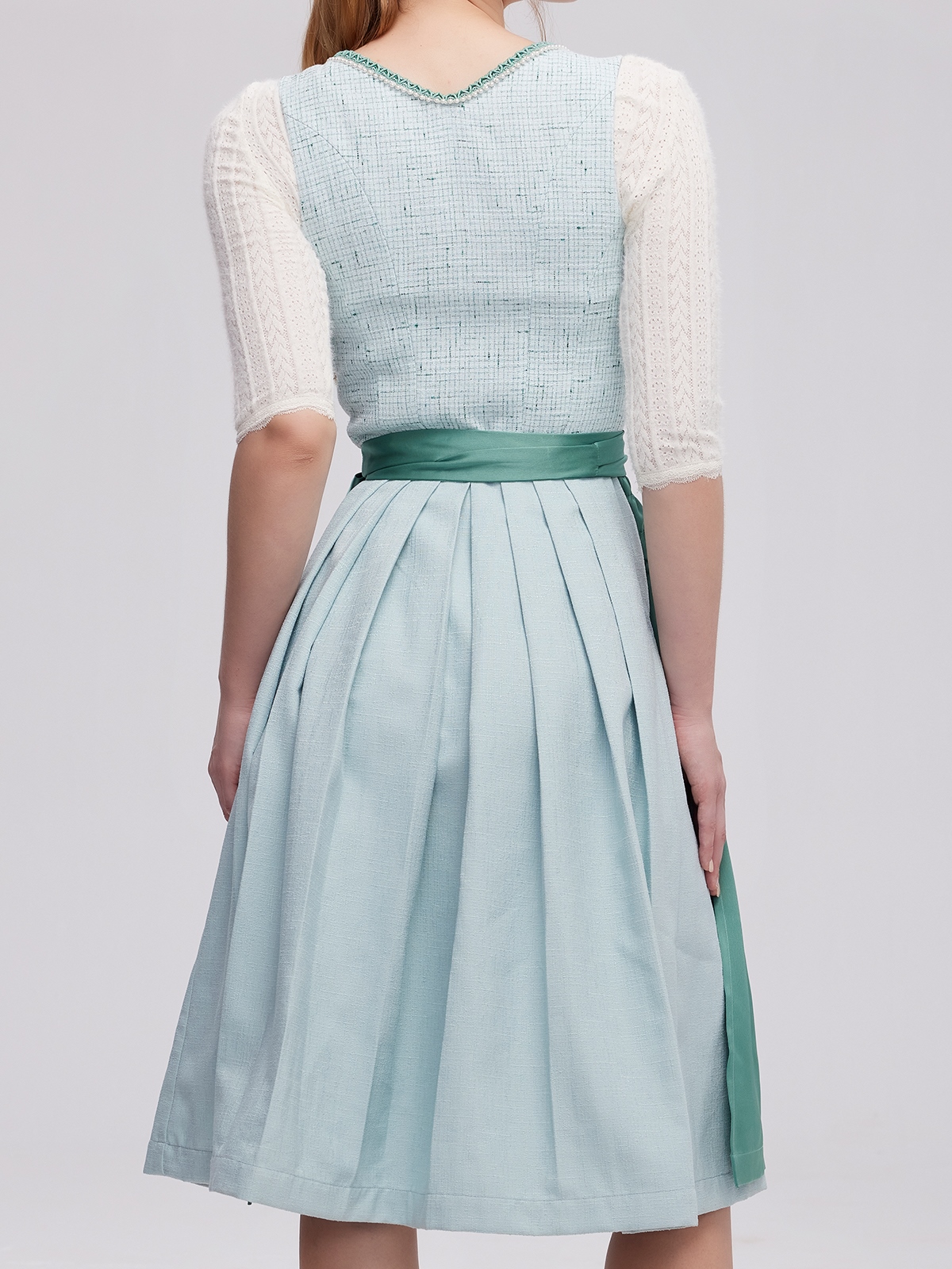 Modernes Dirndl in Grün – perfekt für den Alltag und besondere Anlässe