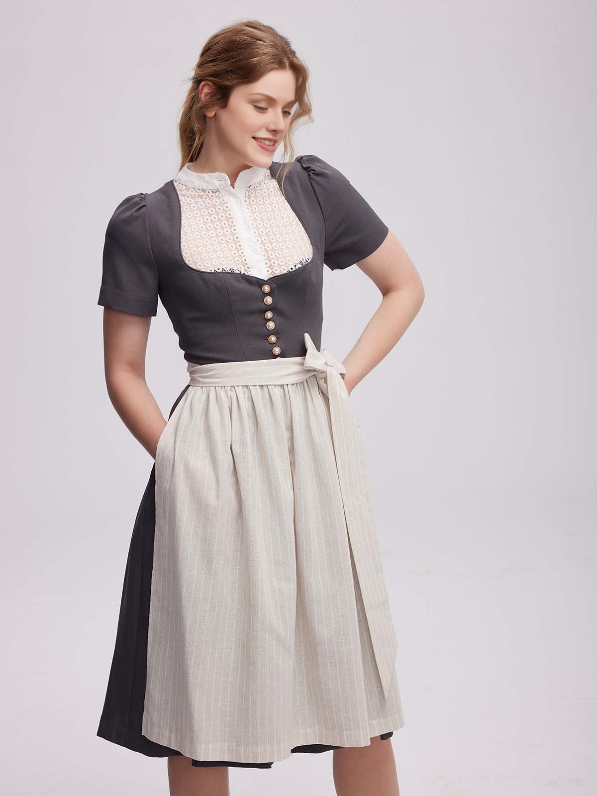 SamtDirndl Blau – Eleganz in Perfektion