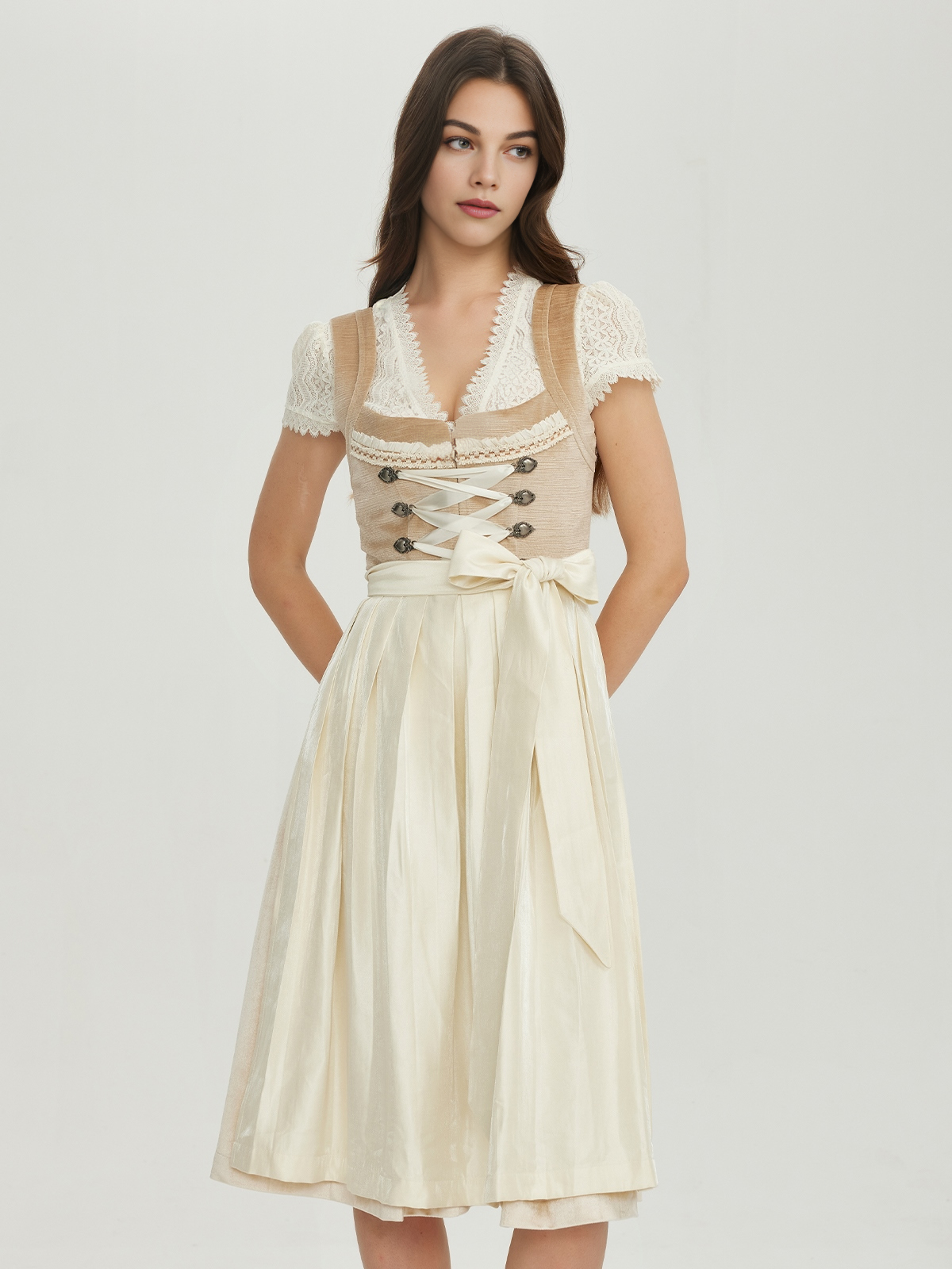 Dirndl Braun Gold – Eleganz und Tradition vereint